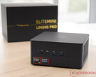 Minisforum EliteMini UM890 Pro met AMD Ryzen 9 8945HS. (Afbeeldingsbron: Notebookcheck)