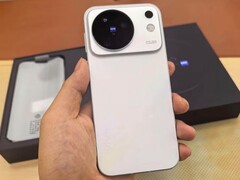 De Vivo X500 is al voorafgaand aan de officiële lancering uitgelekt in hands-on-foto’s