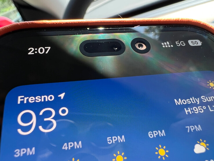De iPhone 14 Pro-telefoons hebben eigenlijk twee uitsparingen. (Bron: Matthew Panzarino / TechCrunch)