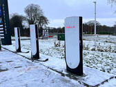 Zwaardere V4 Supercharger-kabels kunnen op de grond vallen (afbeelding: Teslaway/X)
