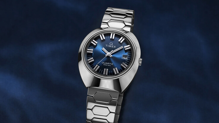 De Q Timex 1972 Time Machine heruitgave met een blauwe wijzerplaat...