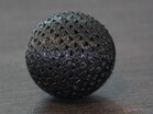 TPU-afdrukken; de bal heeft een diameter van 30 mm en de zijden van de driehoek zijn 3 mm