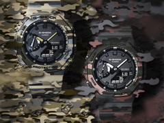 Van links naar rechts: Casio G-Shock GA-2100CM-5A en GA-2100CM-8A tegen een camo achtergrond.