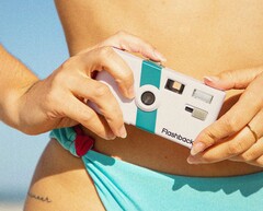 De One35 V2 ziet eruit als een analoge compactcamera, maar heeft een digitale sensor. (Afbeeldingsbron: Flashback)