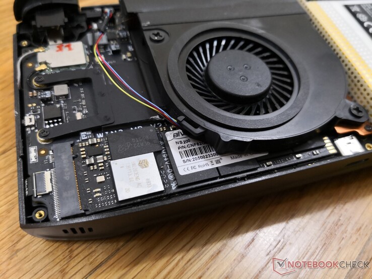 De M.2 PCIe 4.0 x4 2280 SSD kan na het verwijderen van de ventilator worden geüpgraded. GPD zegt dat het apparaat alleen enkelzijdige M.2 schijven ondersteunt
