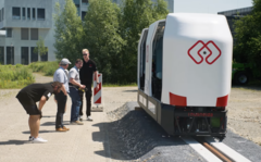 Monocab-campusshuttle op een testbaan van 20 meter