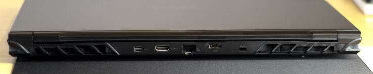 mini-DisplayPort, HDMI 2.1, RJ45 (2,5 GBit LAN), voeding, Kensington-slot