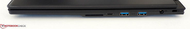 Rechterkant: SD kaartlezer, Thunderbolt 3, 2x USB-A 3.0, DC-in, Kensington Lock