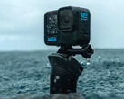 De Hero 12 Black heeft een standaard statiefschroefdraad en GoPro's vouwvingers. (Afbeelding bron: Garmin)