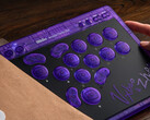 8BitDo heeft samengewerkt met Vxbao en Zhen Esports spelers voor de Arcade Controller Transparent Purple Signature Edition. (Afbeeldingsbron: 8BitDo)
