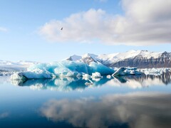 Een foto van het gletsjermeer Jökulsárlón (bron: Jeremy Bishop via Unsplash; bijgesneden)