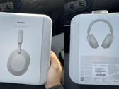 De Sony WH-1000XM5 wordt op de markt gebracht in zwart en zilver, de laatste afgebeeld. (Afbeelding bron: u/Chez5160)