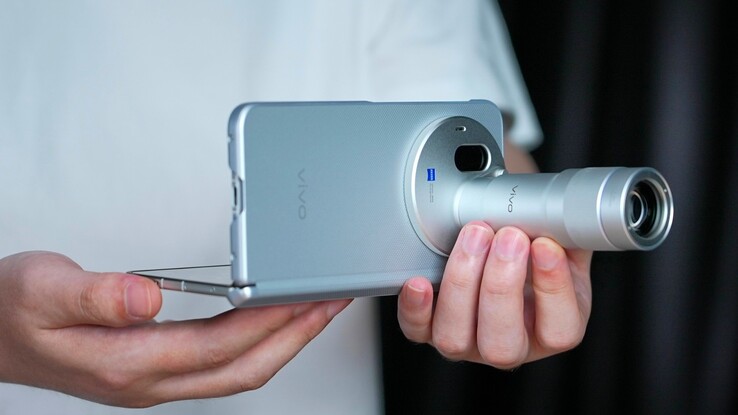 De Vivo X Fold6 is compatibel met de Vivo Zeiss Telephoto Extender Gen 2.
