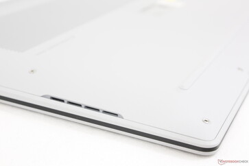 Afgeronde randen en hoeken met naar beneden gerichte luidsprekerroosters