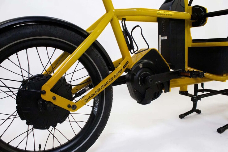 Het elektrische systeem bestaat uit een accu, een generator (met pedalen) en de motor zelf