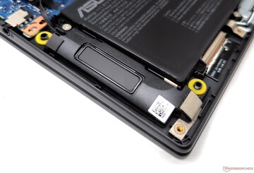 De stereoluidsprekers aan de onderkant van de VivoBook 14X zijn niet erg luid