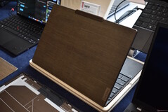 Lenovo ThinkPad Z13 G2: Flax cover...
