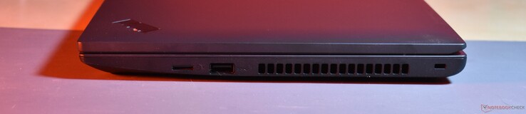 rechts: microSD, USB A 3.2 Gen 1, Kensington-slot