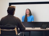 Een gebruiker test de 3D-videobelervaring van Google Beam op I/O 2025 (Beeldbron: Google)