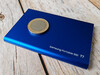 Vergelijking van grootte: De Samsung PSSD T7 en een 1 Euromunt (foto: Daniel Schmidt)
