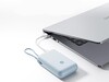 Met een capaciteit van 10.000 mAh kunt u er telefoons en laptops mee opladen.