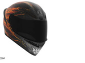 AGV K1 S Street Fighter 6 Ken-motorhelm met zwarte, grijze en vlammenprints.