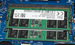 Twee RAM-slots, hier al bezet door het maximum van 32 GB.