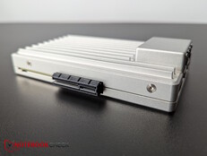 Zijkant: PCIe 3.0 x 4