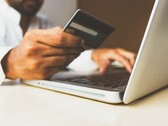 Microsoft hoopt online winkelen makkelijker te maken met de AI-gestuurde koopgids van Bing. (Foto door rupixen.com op Unsplash)