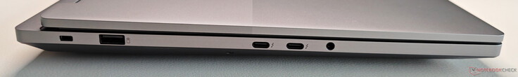 Links: Kensington-slot, USB-A 3.2 Gen.2 (10 Gbit/s, altijd aan), 2x USB-C 4.0 met Thunderbolt 4 (40 Gbit/s, DisplayPort 2.1, PowerDelivery 3.0), 3,5 mm audio