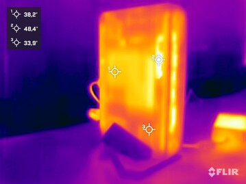 Asus ROG NUC-stresstest (verticaal, linkerzijde)