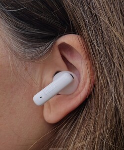 Huawei FreeBuds 6i hebben vrij korte stelen