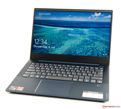 De Lenovo IdeaPad S540 laptop. Testmodel geleverd door CampusPoint.