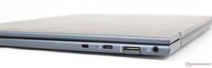 Rechts: Nano lock slot, USB-C 4 w / Thunderbolt 4 + DisplayPort 1.4 + Power Delivery, USB-A 5 Gbps, 3,5 mm headset