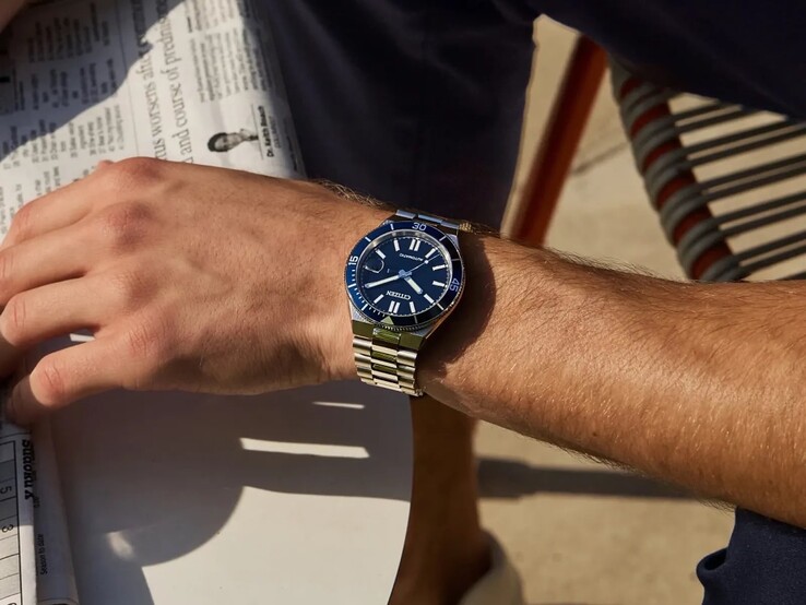 Citizen NJ0230-59L met een diepblauwe wijzerplaat