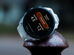 De Forerunner 165 is een van de vijf Forerunner smartwatches die in aanmerking komen voor softwareversie 25.04. (Afbeelding bron: Garmin)