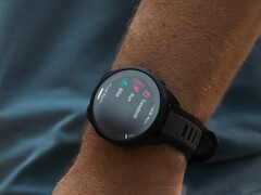 Betaversie 23.13 brengt tien bugfixes naar alle recente Forerunner smartwatches, inclusief de Forerunner 165. (Afbeeldingsbron: Garmin)