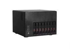 De XYC X108 NAS PC kan tot maar liefst 144 TB aan opslagruimte ondersteunen, dankzij de acht schijfsleuven. (Afbeeldingsbron: AliExpress)
