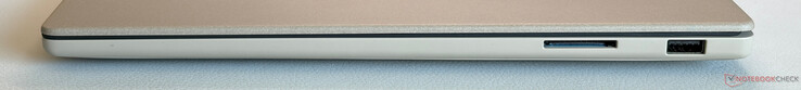 Rechterkant: SD-kaartlezer, USB-A 3.2 Gen.2 (10 Gbps)