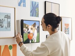 Het Samsung Music Frame is een draadloze Dolby Atmos-luidspreker met 6 luidsprekers die kan worden gemonteerd als een fotolijstje of kan worden gebruikt als zelfstandige luidsprekers voor tv&#039;s, pc&#039;s en telefoons. (Bron: Samsung)