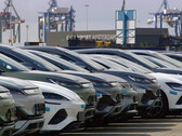 Europese havens zijn verstopt met Chinese auto's (beeld: RTL NL)