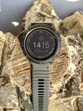 Buitenshuis: Watch face met donkere achtergrond