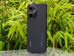De Honor 400 is een zeer degelijke telefoon uit het hogere middensegment (Afbeelding bron: Daniel Schmidt)