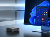 De NUC150 kan worden uitgerust met de Intel N150 of de Core 3 N355. Afgebeeld: een promo-afbeelding van de mini PC naast een monitor. (Afbeeldingsbron: Minix)