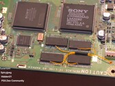 Een PlayStation 1 met een 16 MB RAM-mod