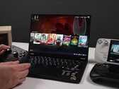 Asus TUF Gaming A14 met SteamOS 3.9 naast een Steam Deck