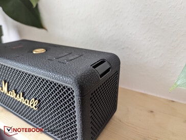 Hier wordt de riem bevestigd
