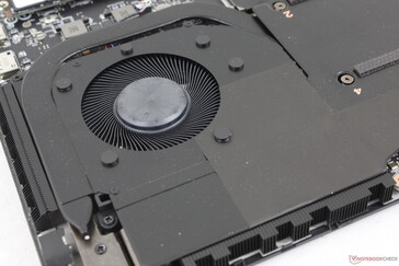 De ventilatoren zijn stil wanneer ze niet veeleisende belastingen uitvoeren, maar ze worden hoge tonen wanneer u aan het gamen bent