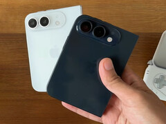 De opvouwbare telefoon zou uiteindelijk wel eens de iPhone Duo kunnen gaan heten. Afgebeeld: mock-upmodellen van de smartphone uit de geruchten.