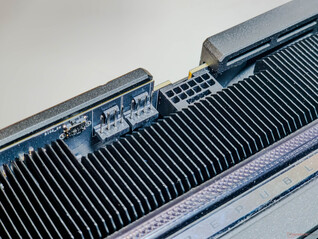 VBIOS-schakelaar, ventilatorheaders en 12V-2x6-connector